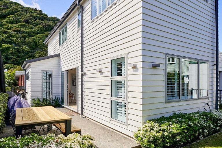 Photo of property in 79b Oroua Street, Eastbourne, Lower Hutt, 5013