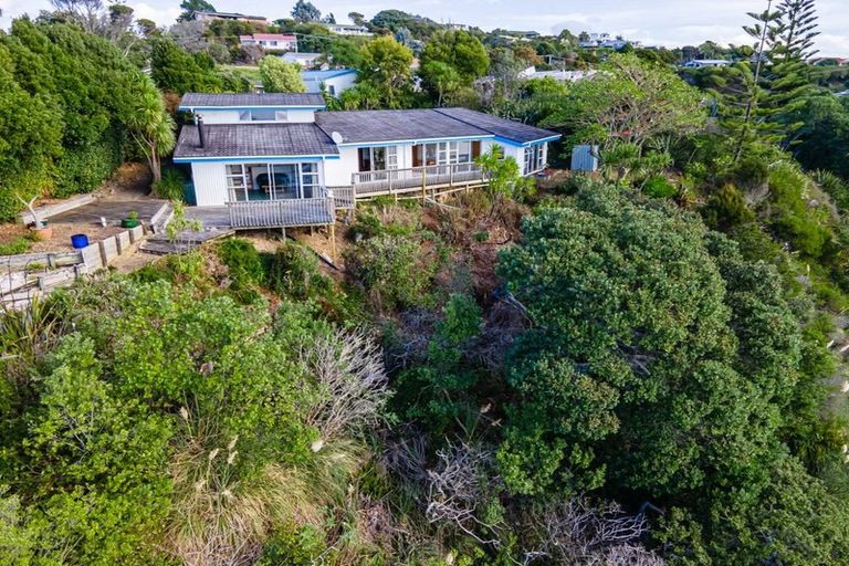 Photo of property in 18 Heretaunga Crescent, Cable Bay, 0420