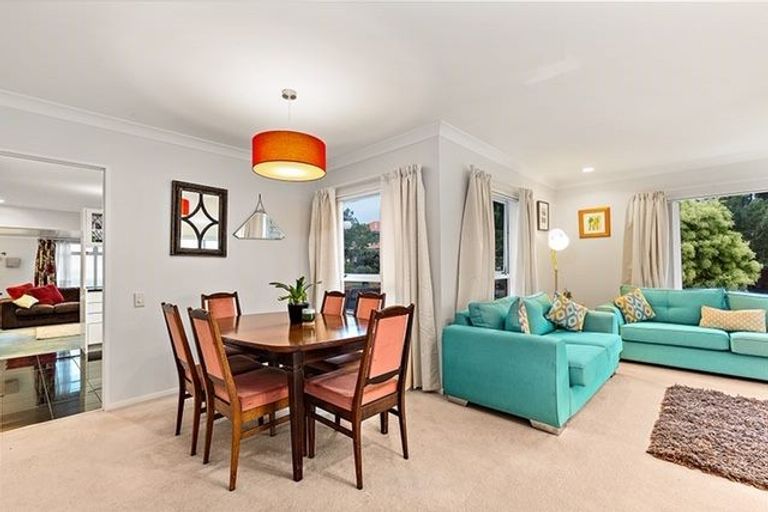 Photo of property in 2/16 Bluefin Way, West Harbour, Auckland, 0618