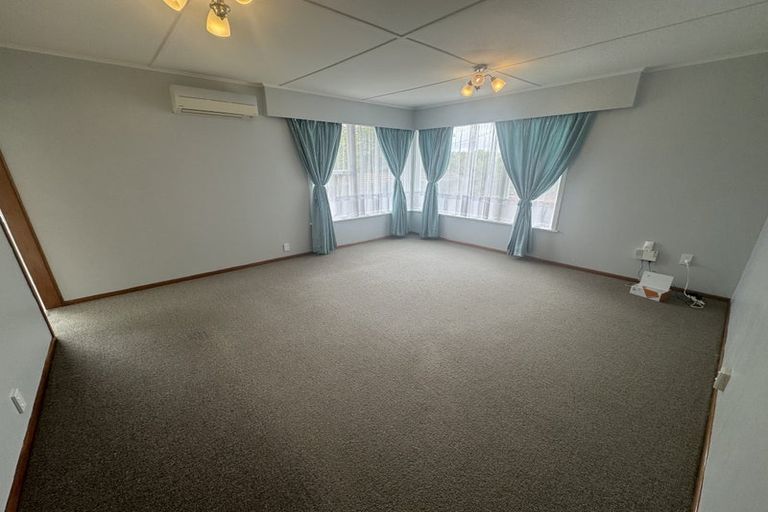 Photo of property in 46 Catherine Crescent, Paparangi, Wellington, 6037