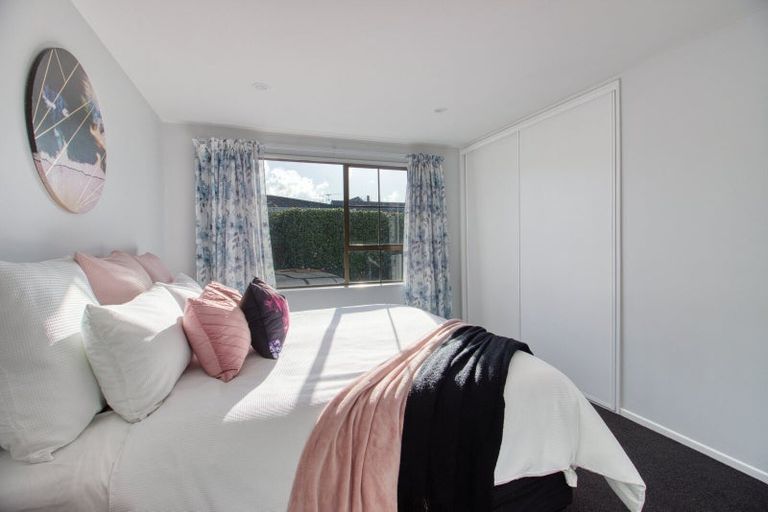 Photo of property in 2/10 Montclare Avenue, Ilam, Christchurch, 8041