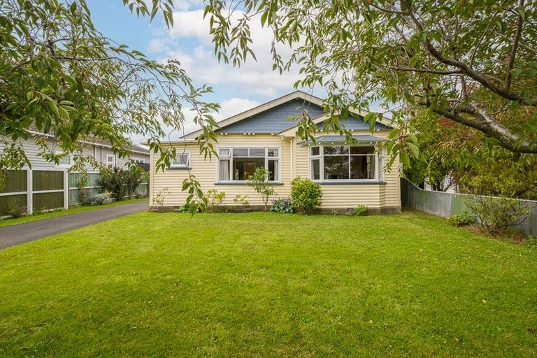 Photo of property in 65 Martin Avenue, Beckenham, Christchurch, 8023