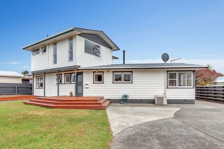 Photo of property in 8 Cohen Place, Milson, Palmerston North, 4414