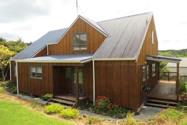 Photo of property in 27 Taurua Place, Coromandel, 3506