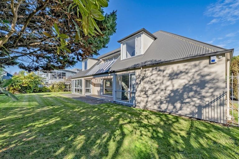 Photo of property in 12 Eversleigh Street, St Albans, Christchurch, 8014