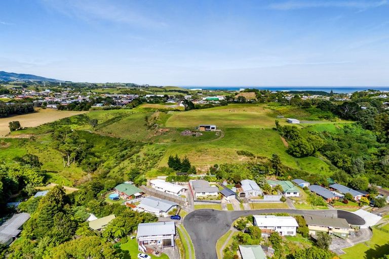 Photo of property in 15 Shaldon Crescent, Blagdon, New Plymouth, 4310