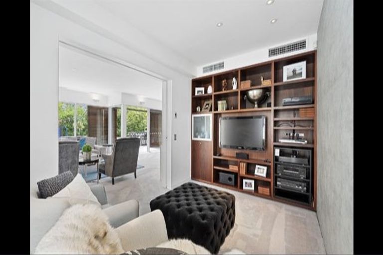 Photo of property in 8 Saint Barnabas Lane, Fendalton, Christchurch, 8052