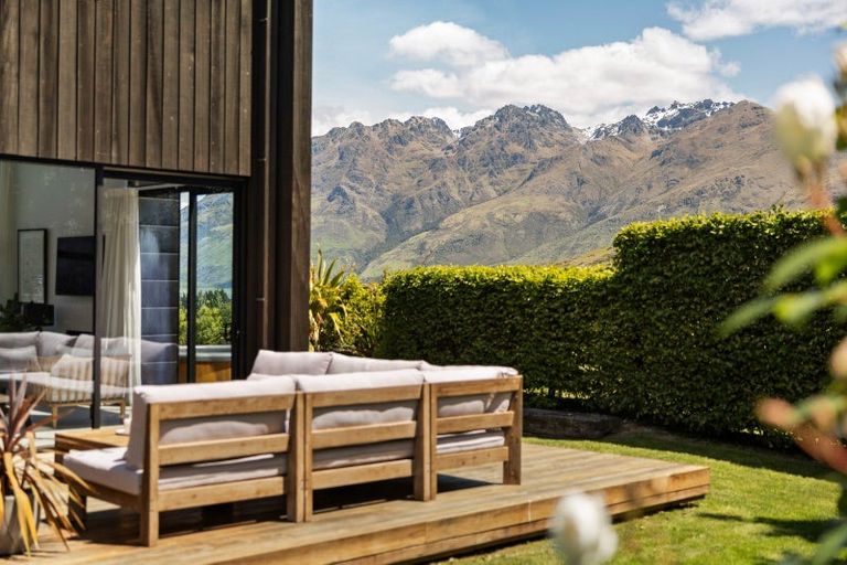 Photo of property in 12 Arran Lane, Jacks Point, Queenstown, 9371
