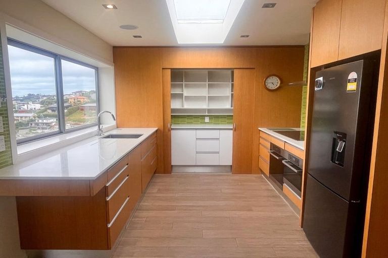 Photo of property in 15 Drayton Drive, Mount Pleasant, Christchurch, 8081