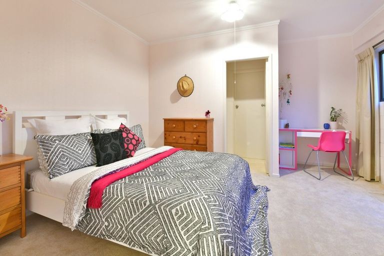 Photo of property in 9 Elgin Place, Red Beach, 0932