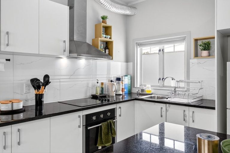 Photo of property in 1/5 Seabrook Avenue, New Lynn, Auckland, 0600