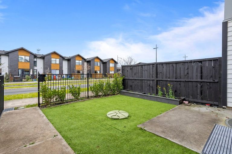 Photo of property in 75 Papatupu Way, Kumeu, 0810