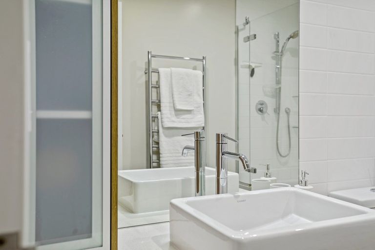 Photo of property in Patent 326 Apartments, 326 Evans Bay Parade, Hataitai, Wellington, 6021