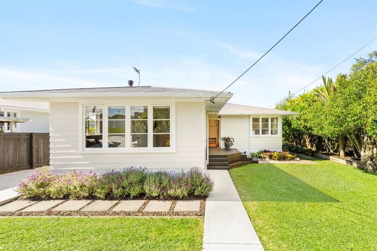 Photo of property in 1/10 Neil Avenue, Te Atatu Peninsula, Auckland, 0610