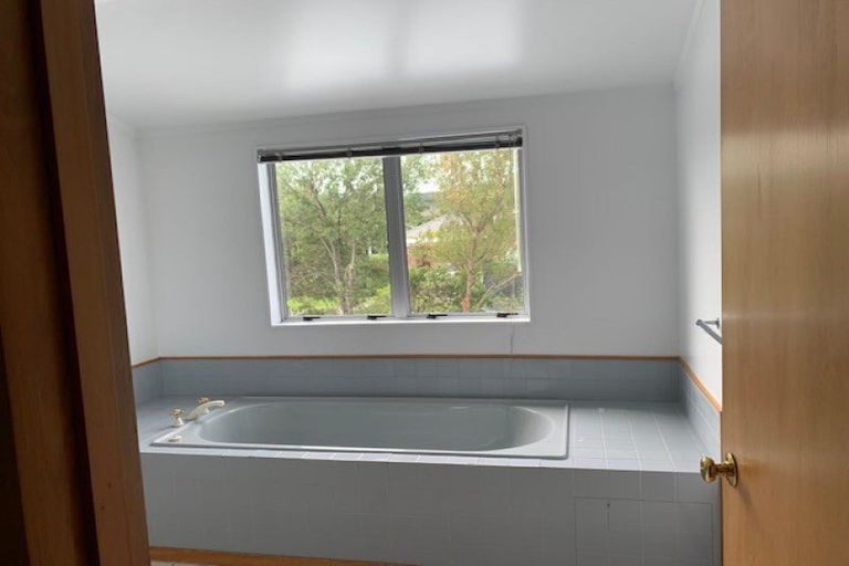 Photo of property in 14 Busby Hill, Havelock North, 4130