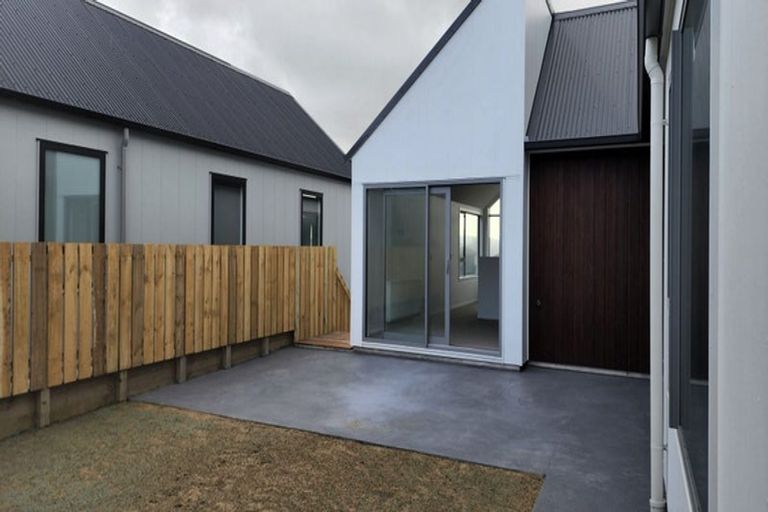 Photo of property in 17 Lemonwood Way, Woodridge, Wellington, 6037