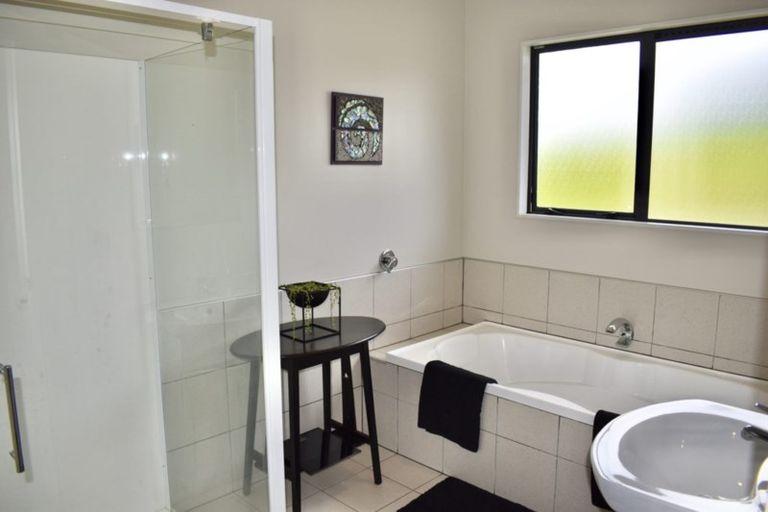 Photo of property in 9 Waitaheke Road, Te Horo, Otaki, 5581