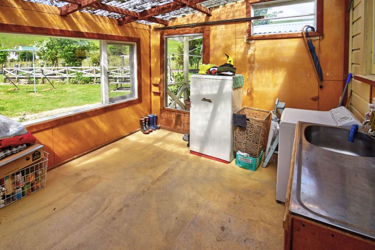 Photo of property in 1394 Opaki Kaiparoro Road, Mauriceville, Masterton, 5882