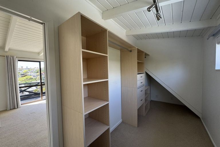 Photo of property in 2/31 Kiteroa Terrace, Rothesay Bay, Auckland, 0630