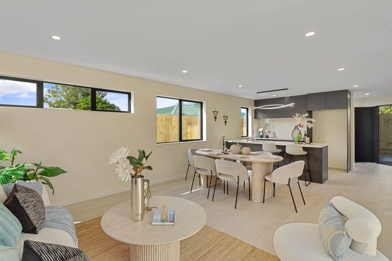 Photo of property in 8b Deuxberry Avenue, Northcote, Auckland, 0627