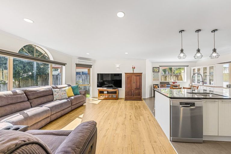 Photo of property in 33 Gala Place, Henderson, Auckland, 0612