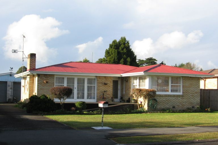 Photo of property in 15 Liston Crescent, Hillcrest, Hamilton, 3216