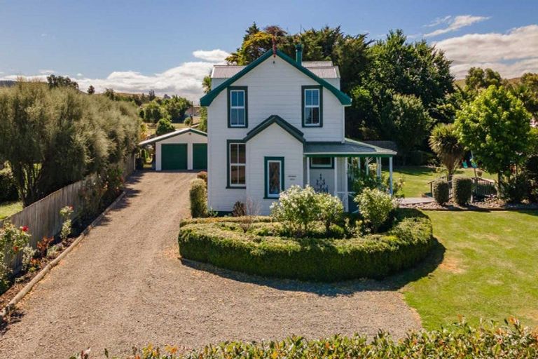 Photo of property in Dippers Halll, 28 Bell Street, Otane, 4202