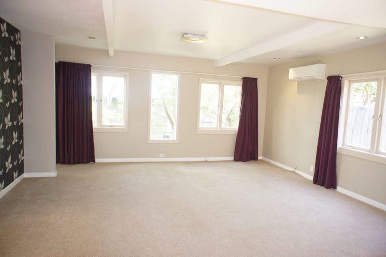 Photo of property in 2/42c Schnapper Rock Road, Schnapper Rock, Auckland, 0632