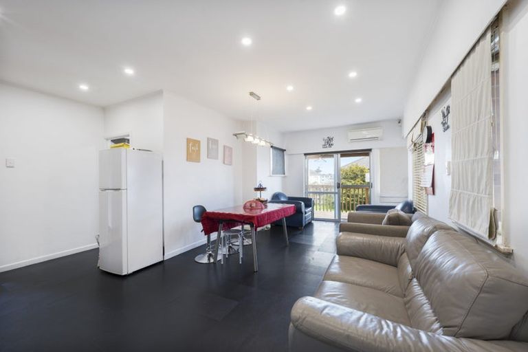 Photo of property in 86 Mcleod Road, Te Atatu South, Auckland, 0610