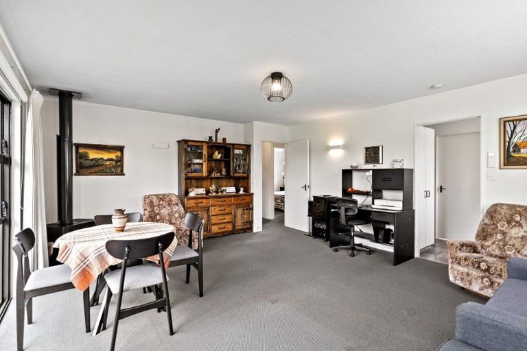 Photo of property in 2/8 Murray Street, Wallaceville, Upper Hutt, 5018