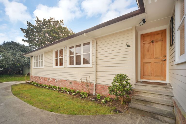 Photo of property in 30a Enderby Drive, Te Atatu Peninsula, Auckland, 0610