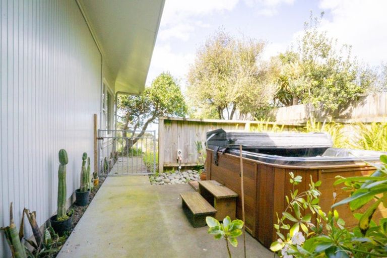 Photo of property in 43 Moana Road, Okitu, Gisborne, 4010