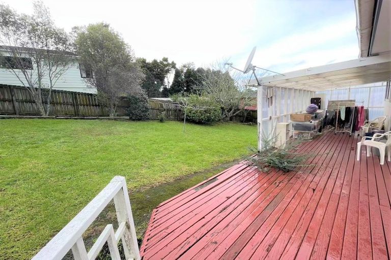 Photo of property in 90 Oreil Avenue, West Harbour, Auckland, 0618