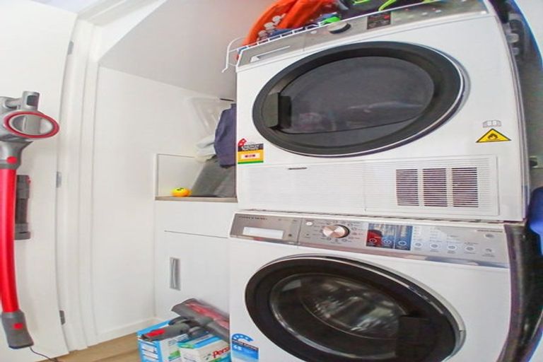 Photo of property in 43 Cessna Crescent, Mangere, Auckland, 2022