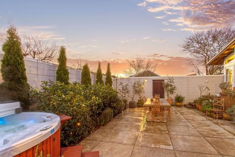 Photo of property in 9 Burrows Place, Ilam, Christchurch, 8041