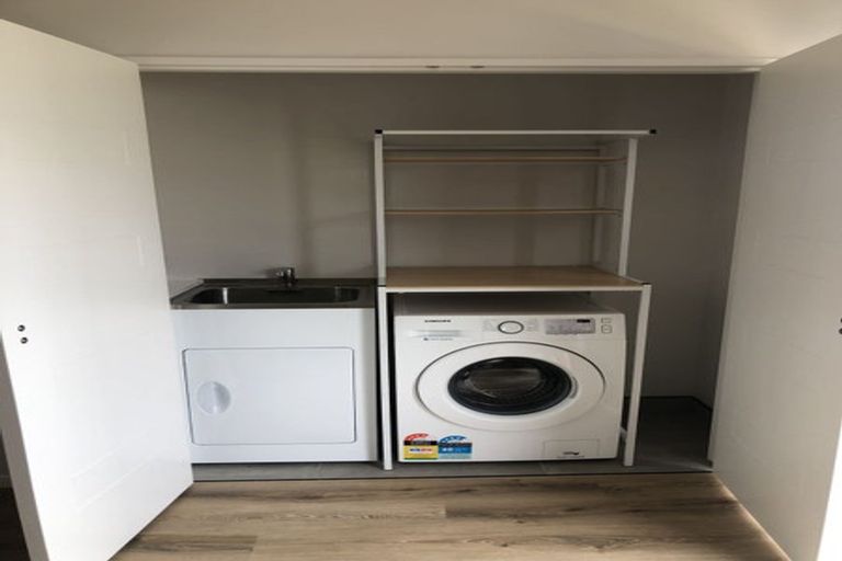 Photo of property in 8 Keating Rise, Northcross, Auckland, 0632