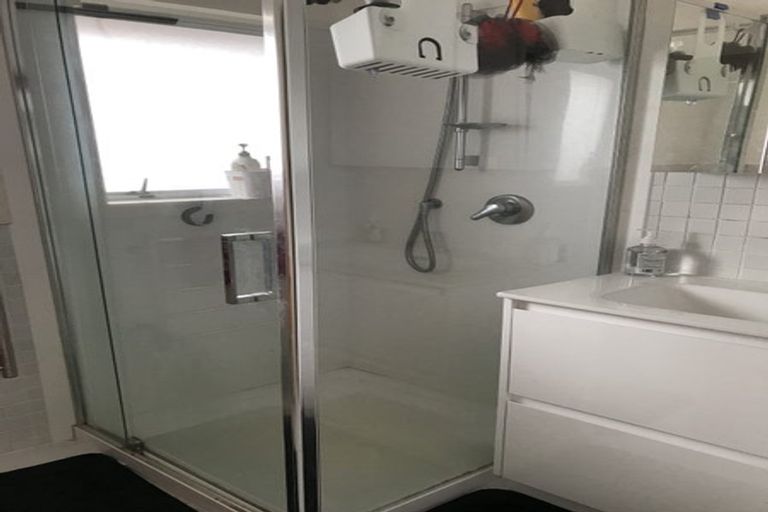 Photo of property in 20 Portadown Avenue, Pakuranga Heights, Auckland, 2010