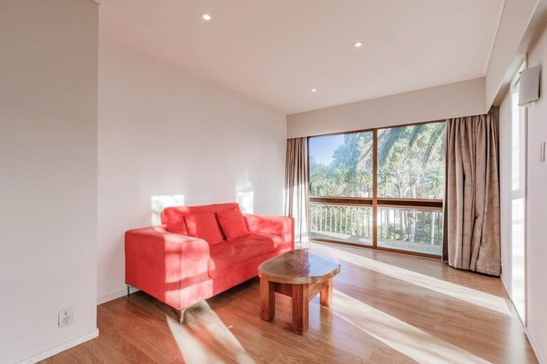Photo of property in 221 Forrest Hill Road, Forrest Hill, Auckland, 0620