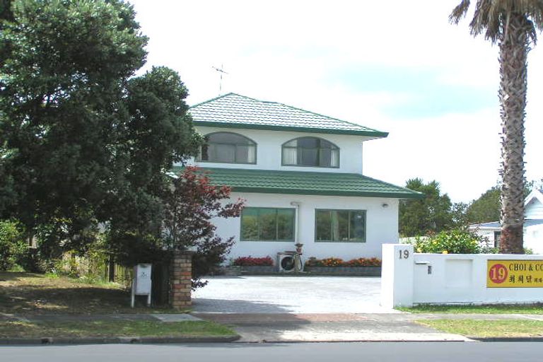 Photo of property in 19 Onewa Road, Northcote, Auckland, 0627