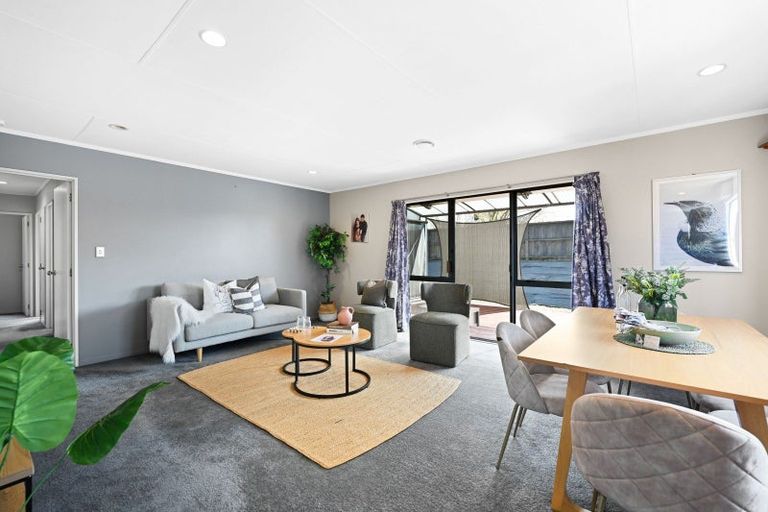 Photo of property in 8 Brough Place, St Andrews, Hamilton, 3200