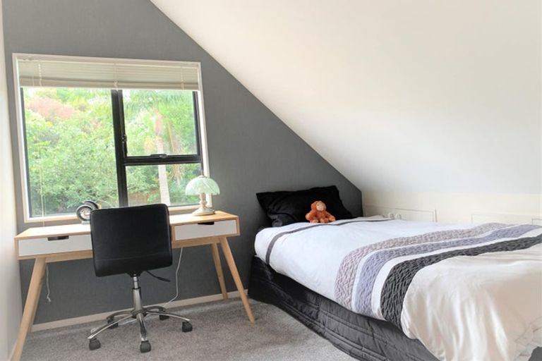 Photo of property in 21 Pohutukawa Avenue, Red Beach, 0932