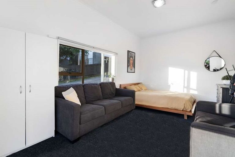 Photo of property in 239 Vipond Road, Stanmore Bay, Whangaparaoa, 0932