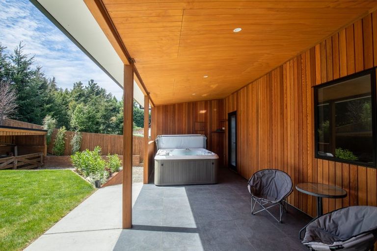 Photo of property in 14 Charles Court, Lake Hawea, Wanaka, 9382