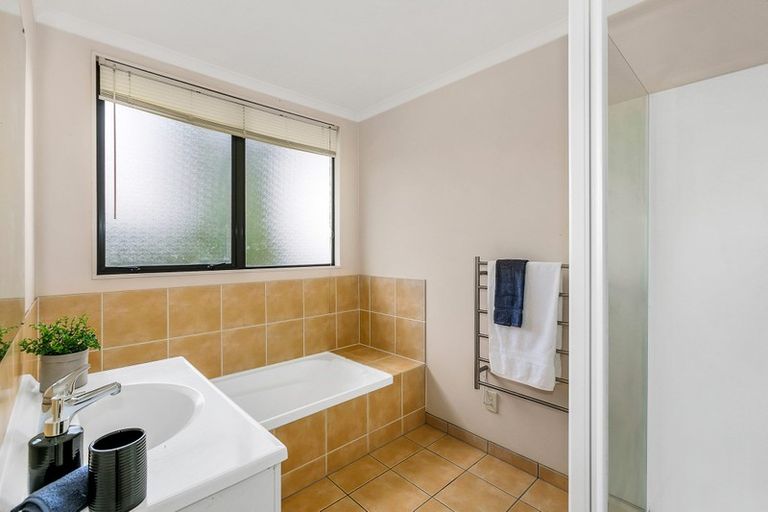 Photo of property in 21 Frederick Reece Drive, The Gardens, Auckland, 2105