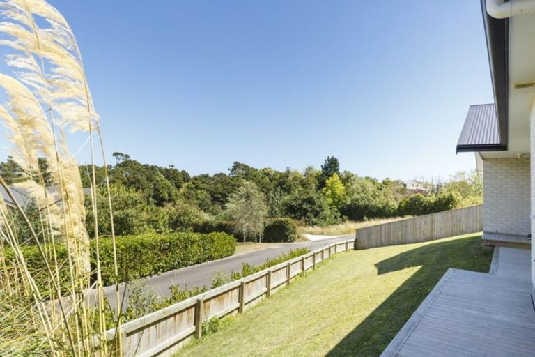 Photo of property in 20 La Lena Grove, Fitzherbert, Palmerston North, 4410