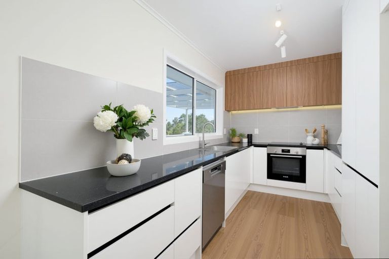 Photo of property in 34 Cyclarama Crescent, Massey, Auckland, 0614