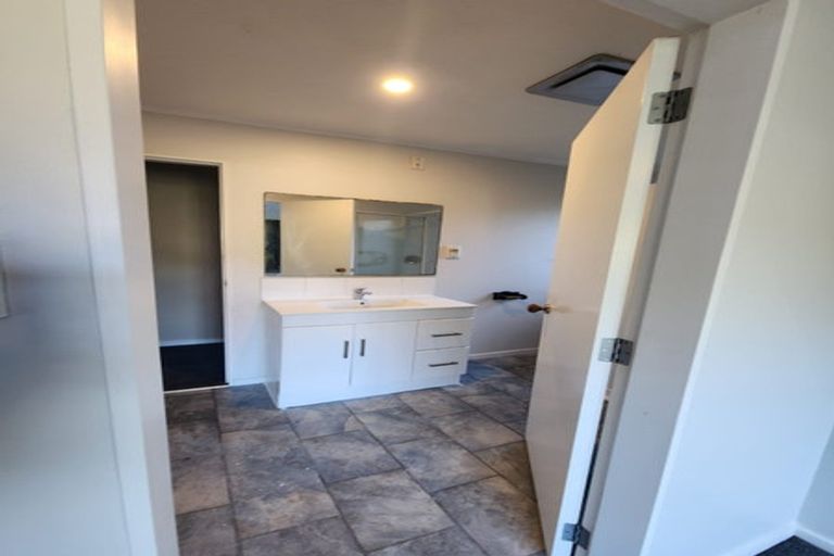 Photo of property in 20a Olivia Crescent, Tawa, Wellington, 5028