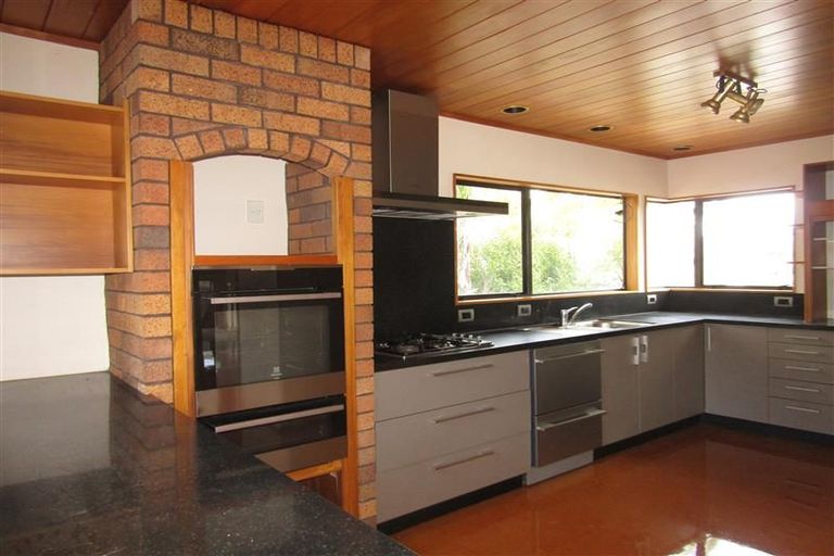 Photo of property in 2/50 Masterton Road, Rothesay Bay, Auckland, 0630