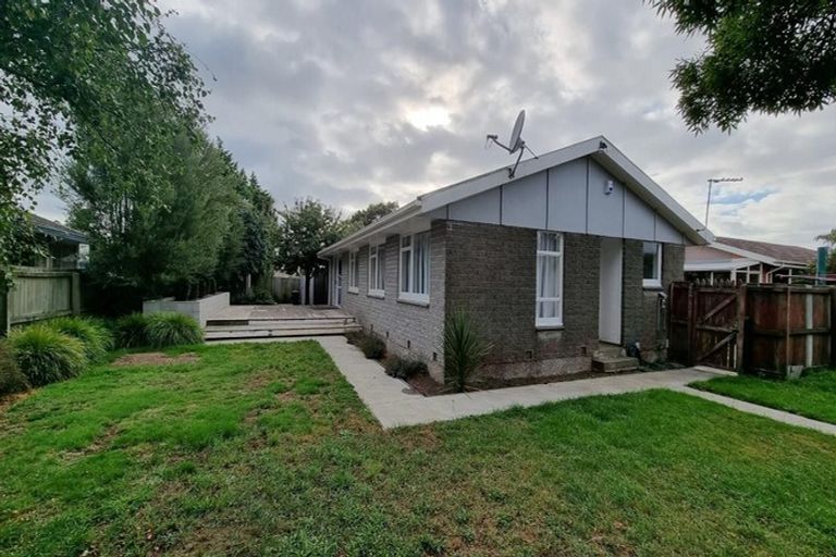 Photo of property in 2a Curzon Place, Parklands, Christchurch, 8083