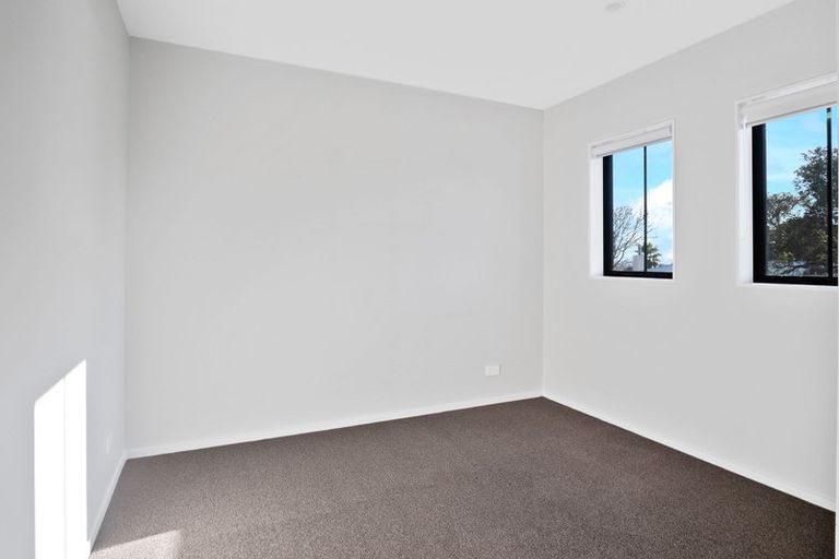 Photo of property in 10/15 Sunhill Road, Sunnyvale, Auckland, 0612